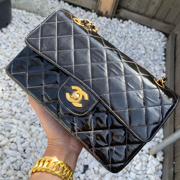 ⭐️BEAUTIFUL⭐️ CHANEL CLASSIC FLAP BAG MEDIUM 9 INCHES🔥 100% Authentic patent - Picture 6 of 17